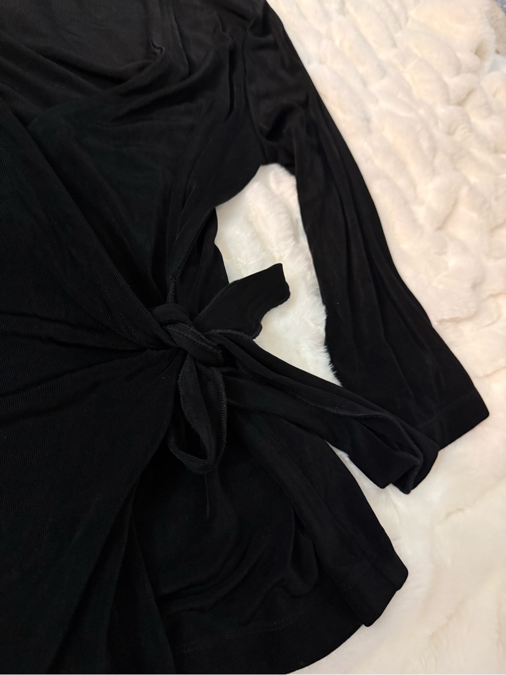 Chico’s Travelers Black Long Sleeve Tie-Front Top size 2/L. Like New